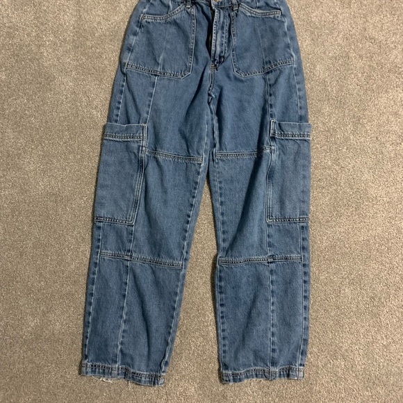 BDG Light Washed Jeans - Picture 2 of 4